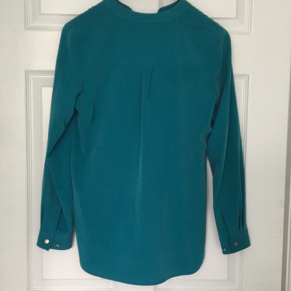 3/$25 Like New Blouse - Picture 2 of 6